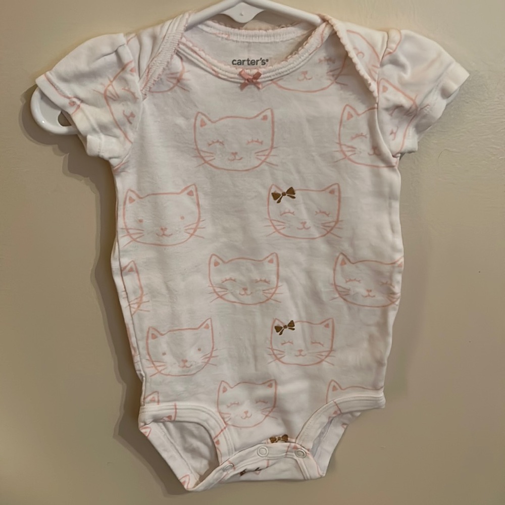 Carter's white onesie, pink cats w/ gold bows 6M